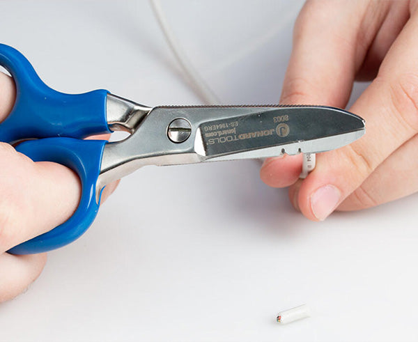 Ergonomic Electrician's Scissors - Scissors assisting in stripping wire - Primus Cable