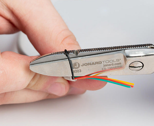 Ergonomic Electrician's Scissors - Wire stripping on scissors feature - Primus Cable
