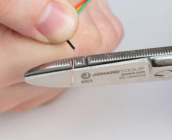 Ergonomic Electrician's Scissors - Scissors stripping copper wire from pvc coating - Primus Cable