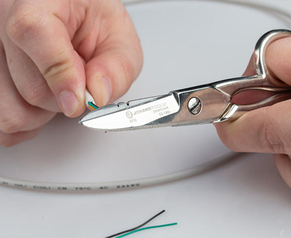 Electrician's Scissors - Stripping wire easily - Primus Cable