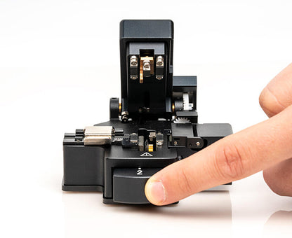 One Step Fiber Optic Cleaver with Auto-Rotating Blade | FC-600
