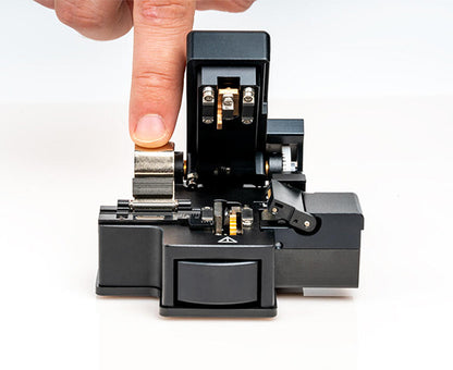 One Step Fiber Optic Cleaver with Auto-Rotating Blade | FC-600