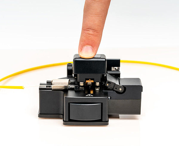 One Step Fiber Optic Cleaver with Auto-Rotating Blade | FC-600