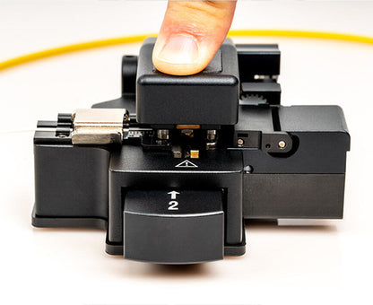 One Step Fiber Optic Cleaver with Auto-Rotating Blade | FC-600