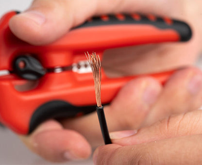 Heavy Duty Scissor with Wire Stripper - Wire stripping result - Primus Cable 