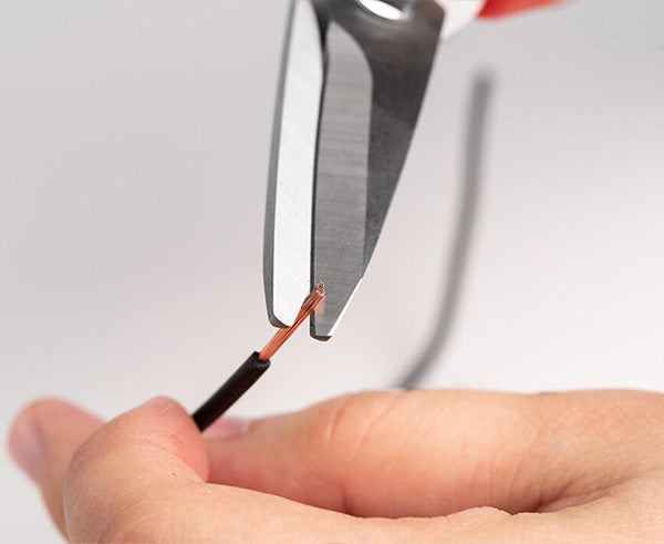 Heavy Duty Scissor with Wire Stripper - Scissors trimming copper wires - Primus Cable Tools