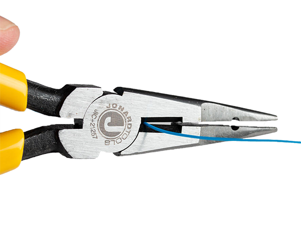 Telecom Long Nose Pliers - Cutting blue wire - Primus Cable