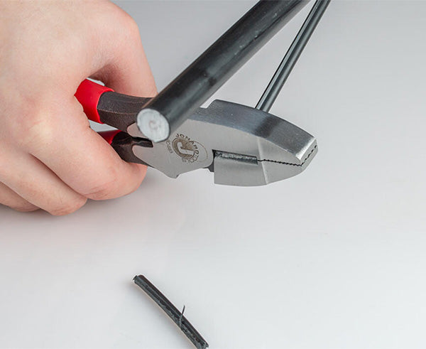 Lineman's Side Cut Pliers - Cutting wire with pliers - Primus Cable