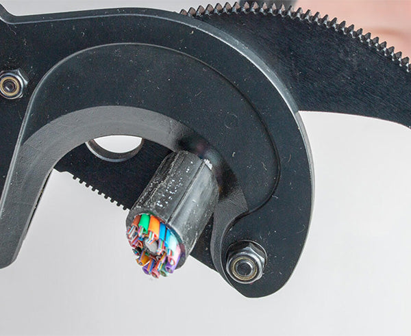 Ratcheting Cable Cutter, 600 MCM - Close up of cable cutter in use - Primus Cable