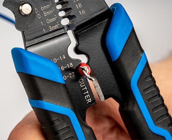 Electric Lug and Terminal Crimper Crimping an Electric Lug - Demonstration - Primus Cable