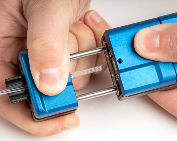 Handheld Thermal Stripper - TFS-100 in use - Primus Cable