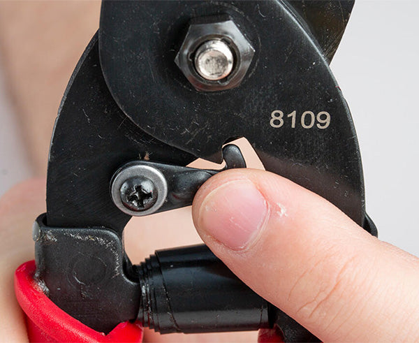 Showing Locking Mechanism on Tabbing Shears - Primus Cable