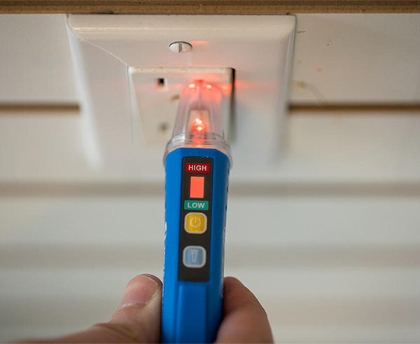Non-Contact Dual Range Voltage Detector Pen, 24-1000VAC & 90-1000VAC W/LED Flashlight - In use on socket - Primus Cable