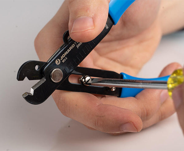 Adjustable Wire Stripper & Cutter - Adjustable with screwdriver - Primus Cable