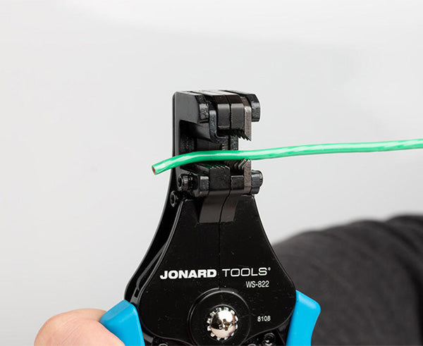 Wire Stripper and Cutter, 8-22 AWG - Cutting green wire - Primus Cable